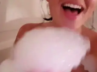 German Teen’s Bathtub Masturbation ASMR