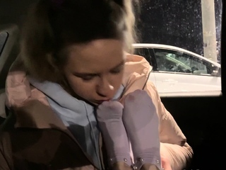 Amateur Foot Fetish Girlfriend Sucks and gives a Footjob